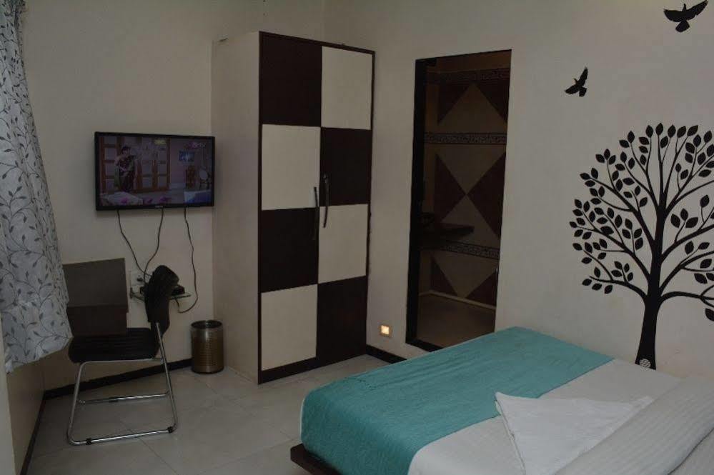 Hotel O Blue Pearl Residency Near Chhatrapati Shivaji International Airport Мумбай Екстериор снимка
